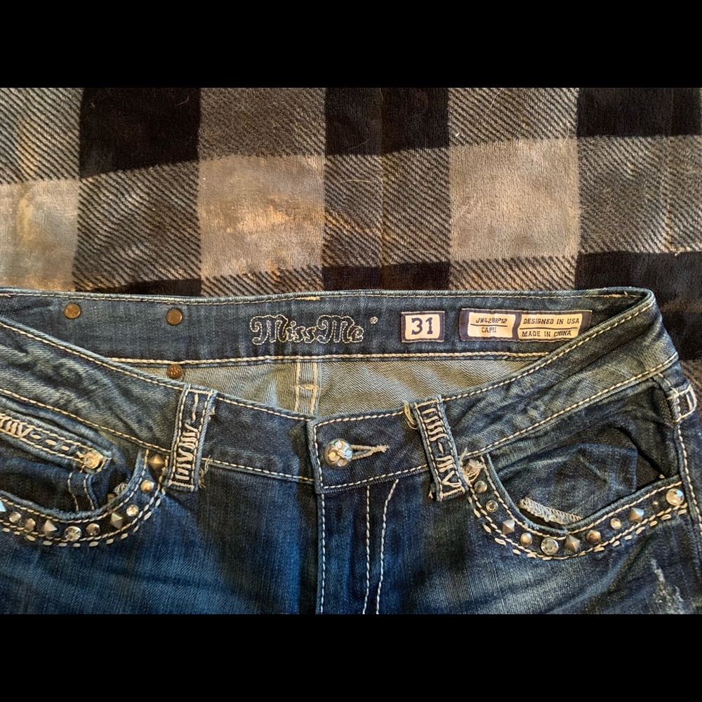 Miss Me Capri’s size 31